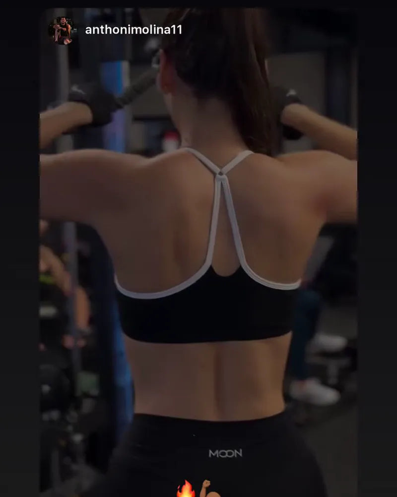 Lumina — Strength, seen from behind.