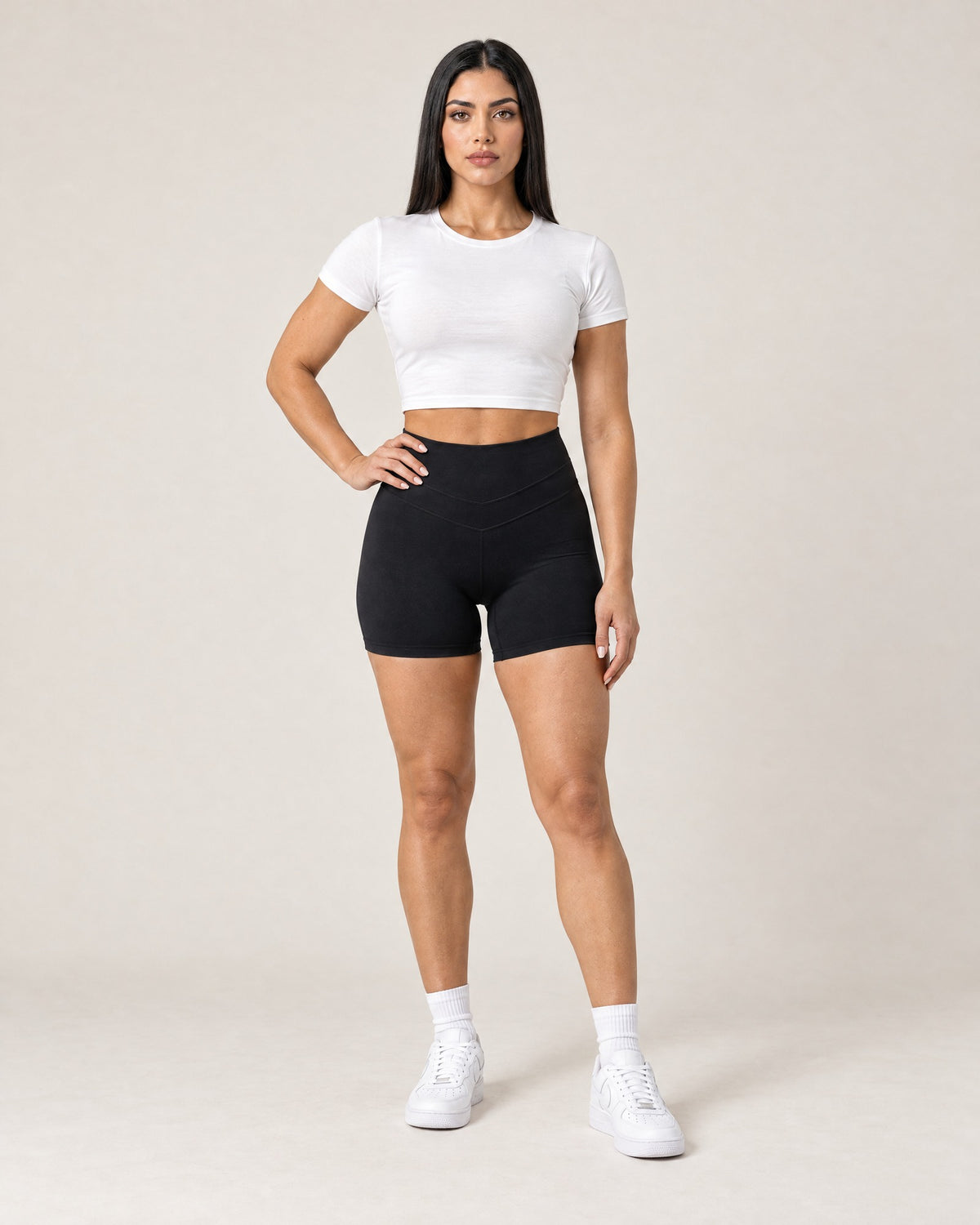 The Twist Short — Black, frente