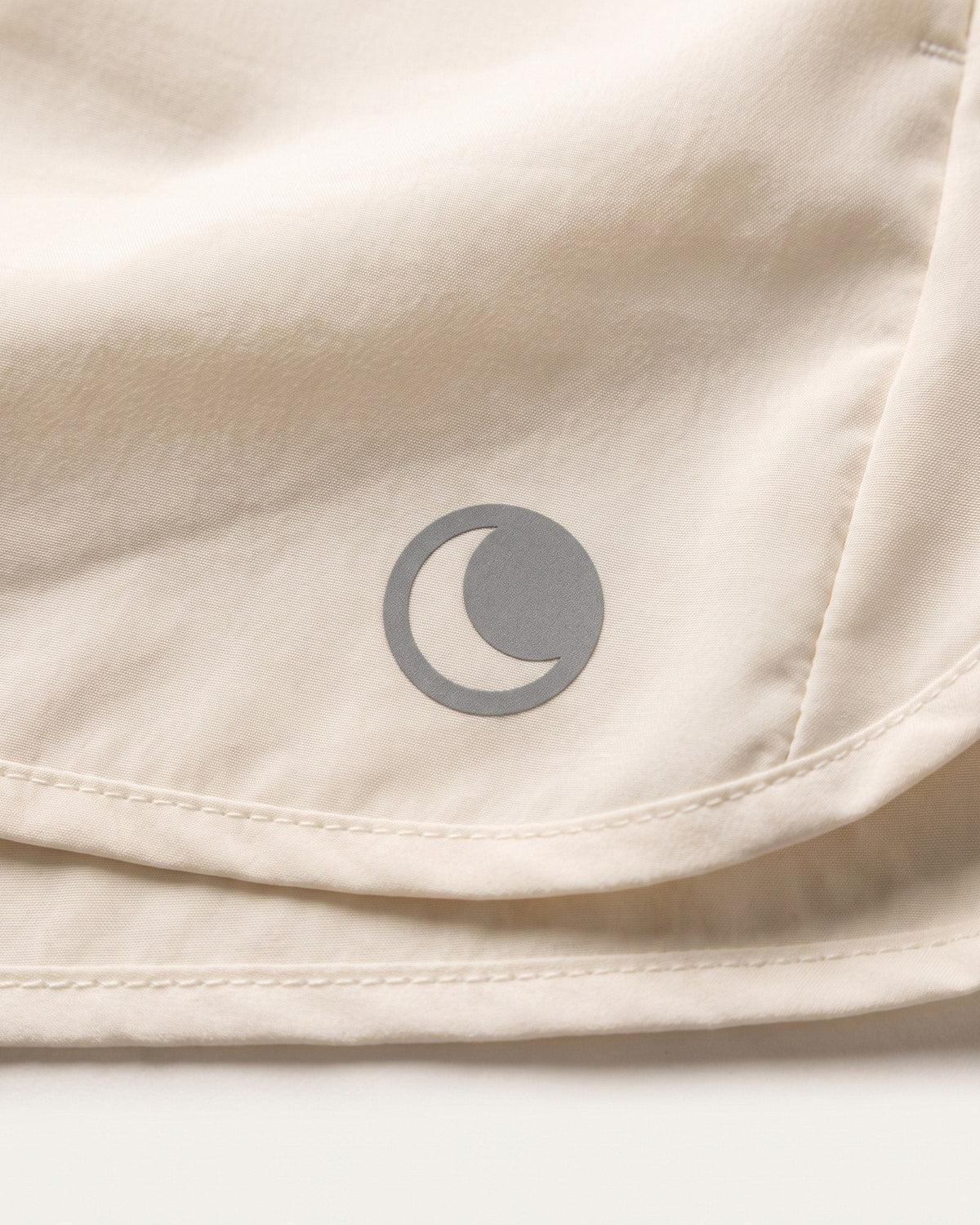 The Mist Short — White, detalle